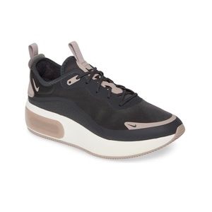 Nike AirMax Dia Running Shoe